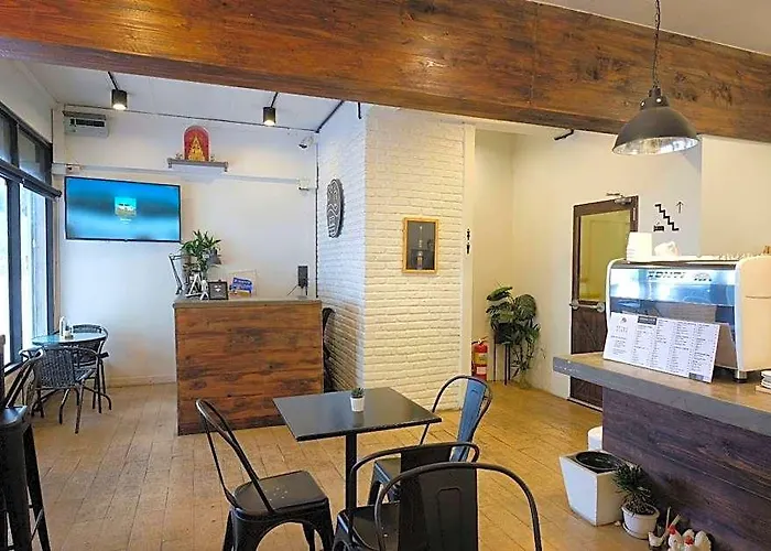 Petra Poshtel Donmuang Hostel *